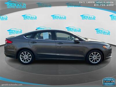 2017 Ford Fusion SE  34 MPG - Photo 5 - Joliet, IL 60436