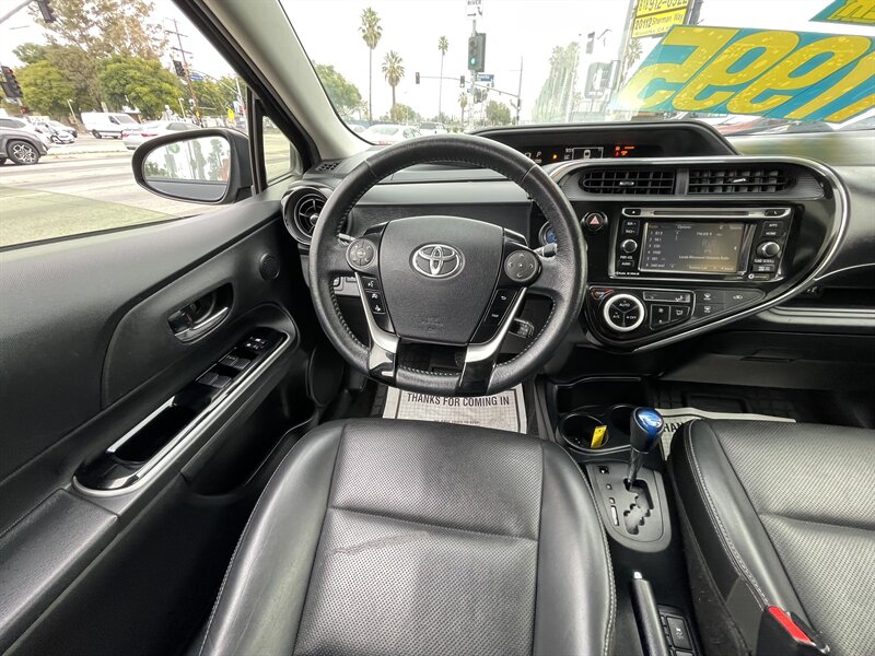 2018 Toyota Prius c Two photo