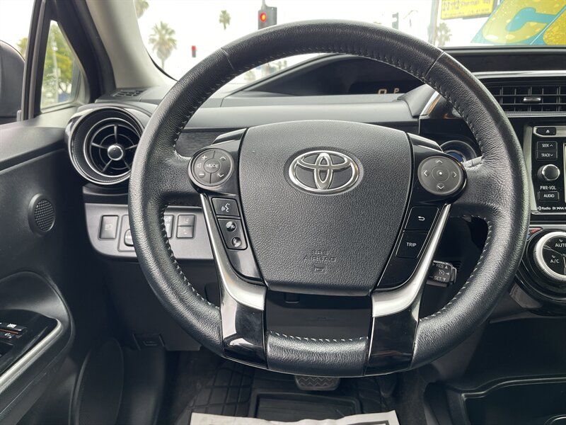2018 Toyota Prius c Two photo
