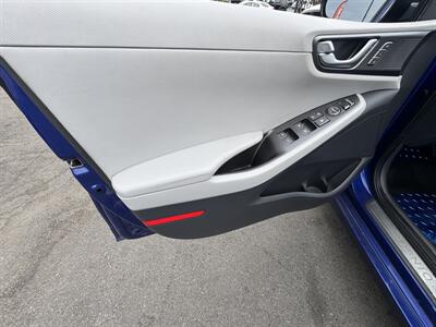 2020 Hyundai IONIQ Hybrid Limited   - Photo 10 - Winnetka, CA 91306