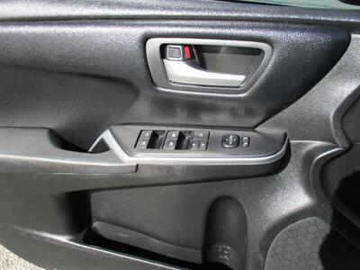 2016 Toyota Camry SE   - Photo 29 - Bell, CA 90201