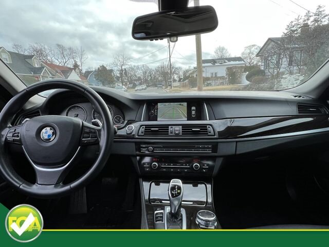 2016 BMW 5-Series 528i xDrive photo