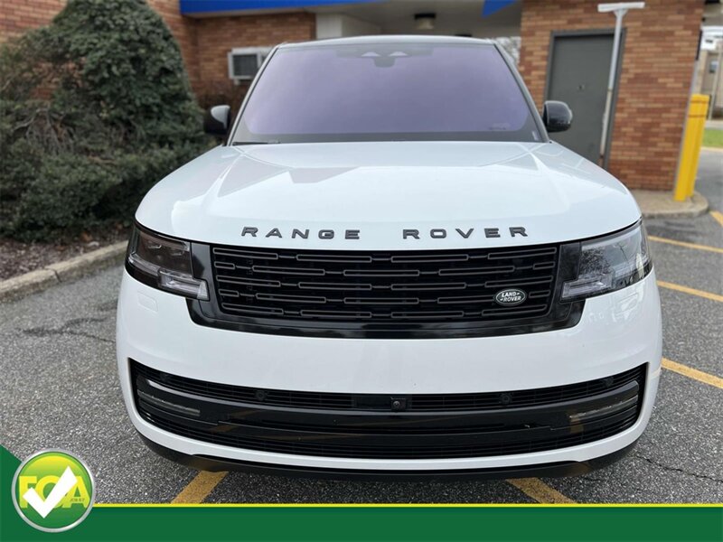 2022 Land Rover Range Rover SE photo