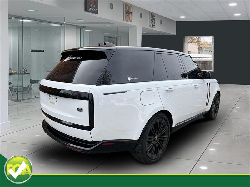 2022 Land Rover Range Rover SE photo