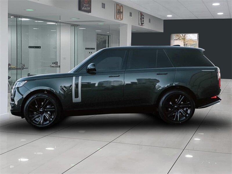 2023 Land Rover Range Rover SE photo
