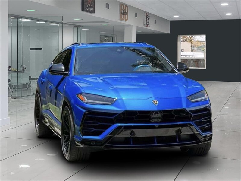 2019 Lamborghini Urus photo