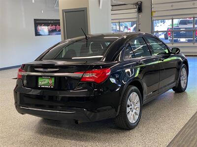 2014 Chrysler 200 LX   - Photo 8 - Grand Rapids, MI 49504