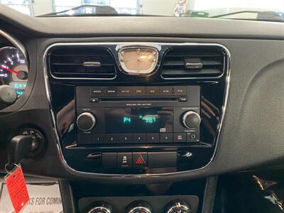 2014 Chrysler 200 LX   - Photo 22 - Grand Rapids, MI 49504