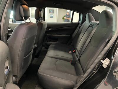 2014 Chrysler 200 LX   - Photo 17 - Grand Rapids, MI 49504