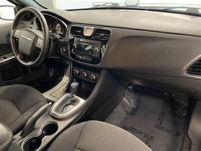 2014 Chrysler 200 LX   - Photo 11 - Grand Rapids, MI 49504