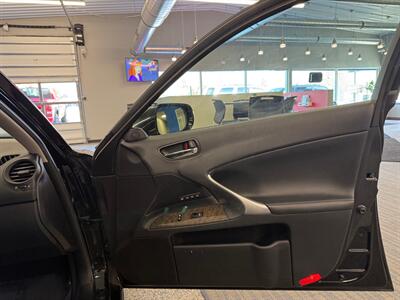 2010 Lexus IS 250   - Photo 13 - Grand Rapids, MI 49504