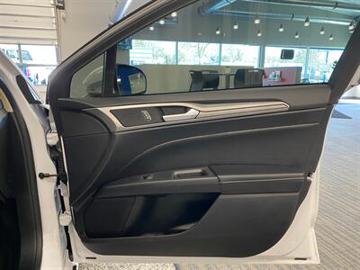 2020 Ford Fusion SE   - Photo 12 - Grand Rapids, MI 49504