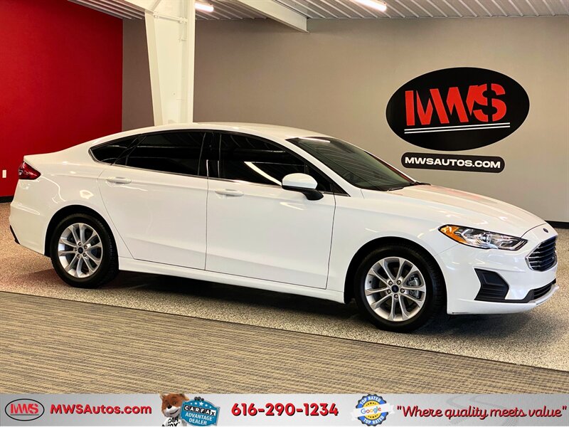 2020 Ford Fusion SE   - Photo 1 - Grand Rapids, MI 49504