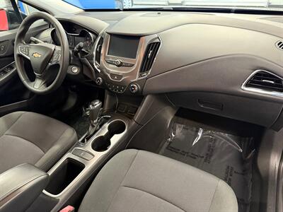 2017 Chevrolet Cruze LT Auto   - Photo 11 - Grand Rapids, MI 49504