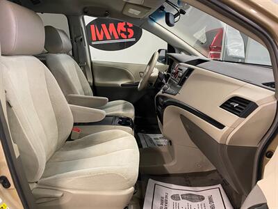2013 Toyota Sienna LE 7-Passenger   - Photo 13 - Grand Rapids, MI 49504