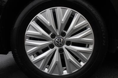 2019 Volkswagen Jetta SE   - Photo 18 - Vista, CA 92084