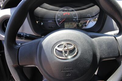2015 Toyota Yaris 5-Door LE   - Photo 15 - Vista, CA 92084