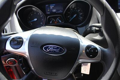 2014 Ford Focus SE   - Photo 15 - Vista, CA 92084