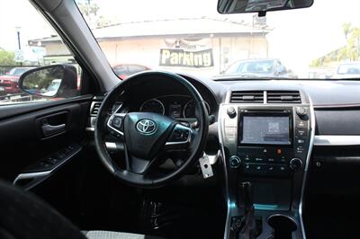 2015 Toyota Camry SE   - Photo 11 - Vista, CA 92084