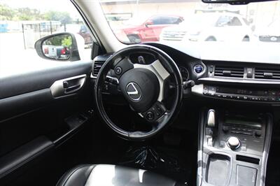 2016 Lexus CT 200h   - Photo 11 - Vista, CA 92084