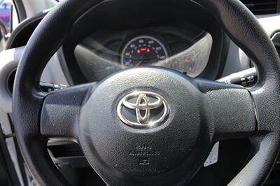 2015 Toyota Yaris 5-Door L   - Photo 16 - Vista, CA 92084