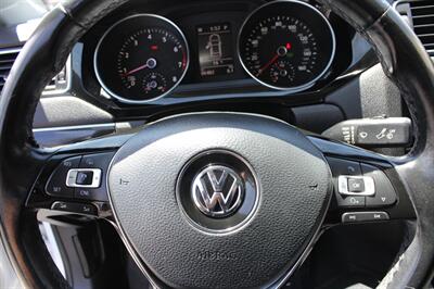 2017 Volkswagen Jetta 1.8T SEL   - Photo 15 - Vista, CA 92084