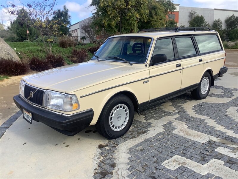 1987 Volvo 240 DL  Wagon - Photo 1 - Escondido, CA 92029