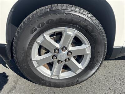 2009 Saturn Outlook XR   - Photo 13 - Pittsburg, CA 94565-2812