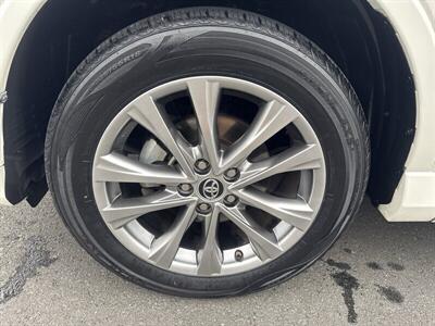 2017 Toyota RAV4 Platinum   - Photo 16 - Pittsburg, CA 94565-2812