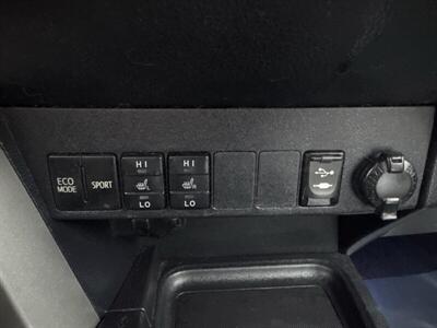 2017 Toyota RAV4 Platinum   - Photo 12 - Pittsburg, CA 94565-2812