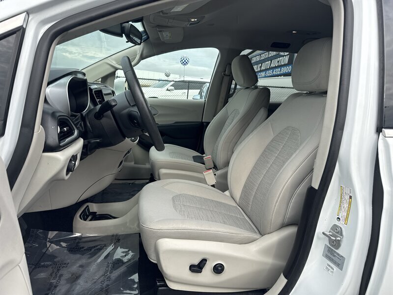 2017 Chrysler Pacifica Hybrid Touring Plus  