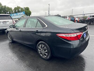 2015 Toyota Camry LE   - Photo 16 - Pittsburg, CA 94565-2812