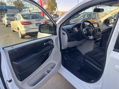 2017 Dodge Grand Caravan SE   - Photo 6 - Pittsburg, CA 94565-2812