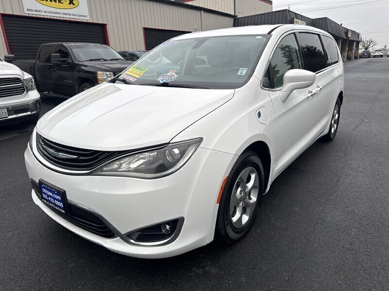 2017 Chrysler Pacifica Hybrid Touring Plus  
