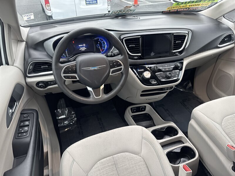 2017 Chrysler Pacifica Hybrid Touring Plus  