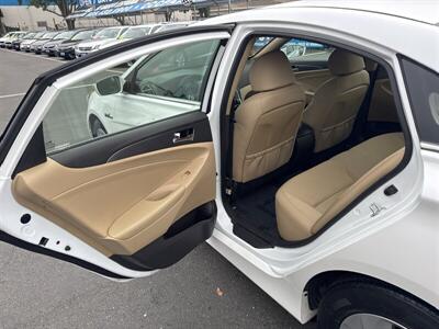 2015 Hyundai SONATA Hybrid   - Photo 14 - Pittsburg, CA 94565-2812