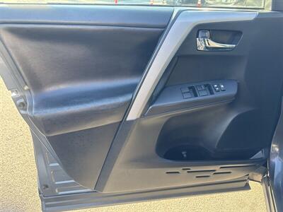 2018 Toyota RAV4 XLE   - Photo 11 - Pittsburg, CA 94565-2812