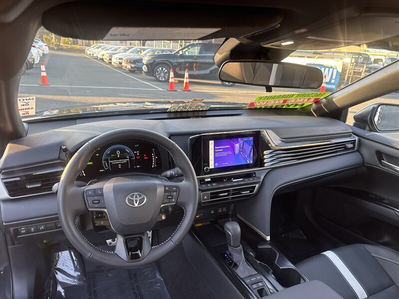 2025 Toyota Camry SE  Hybrid