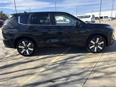 2025 Mitsubishi Outlander SE   - Photo 8 - Dallas, TX 75252