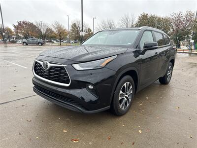 2024 Toyota Highlander XLE   - Photo 3 - Dallas, TX 75252