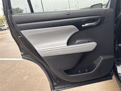 2024 Toyota Highlander XLE   - Photo 12 - Dallas, TX 75252