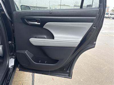 2024 Toyota Highlander XLE   - Photo 13 - Dallas, TX 75252
