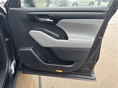 2024 Toyota Highlander XLE   - Photo 14 - Dallas, TX 75252