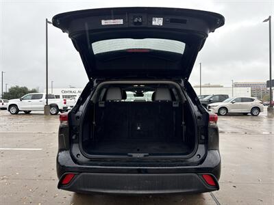 2024 Toyota Highlander XLE   - Photo 15 - Dallas, TX 75252