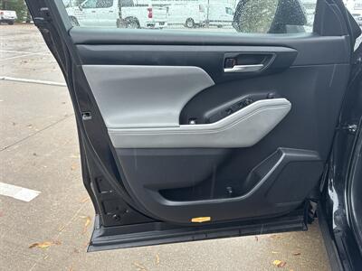 2024 Toyota Highlander XLE   - Photo 10 - Dallas, TX 75252