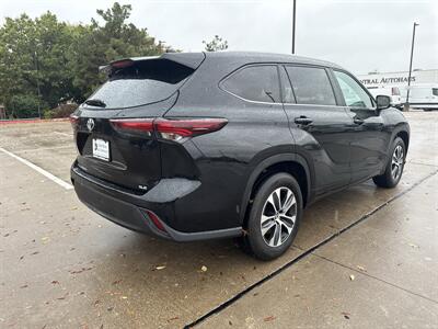 2024 Toyota Highlander XLE   - Photo 7 - Dallas, TX 75252