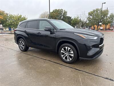 2024 Toyota Highlander XLE   - Photo 9 - Dallas, TX 75252