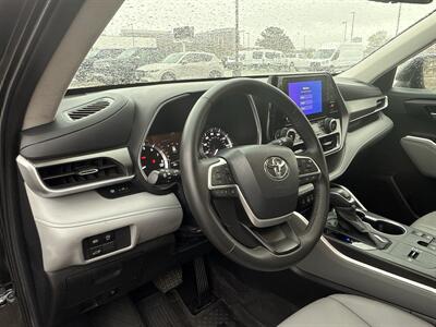 2024 Toyota Highlander XLE   - Photo 22 - Dallas, TX 75252