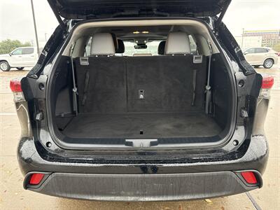 2024 Toyota Highlander XLE   - Photo 16 - Dallas, TX 75252