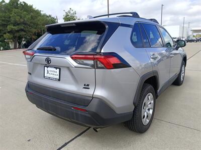 2020 Toyota RAV4 LE   - Photo 7 - Dallas, TX 75252